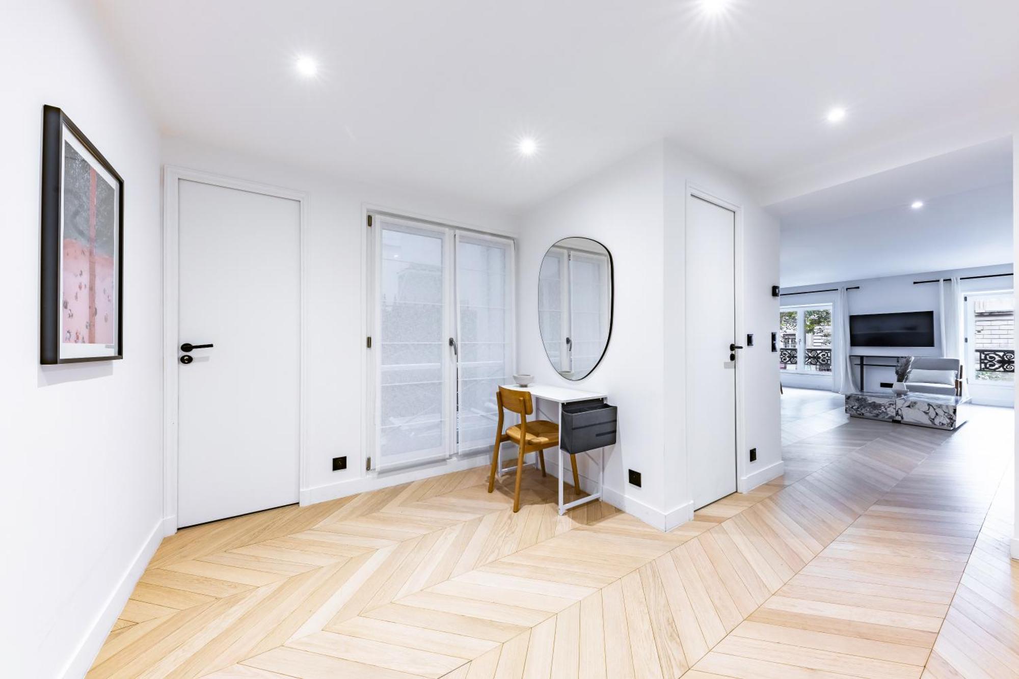 Brand New 3 Bedrooms Facing Madeleine/st Honore Parijs