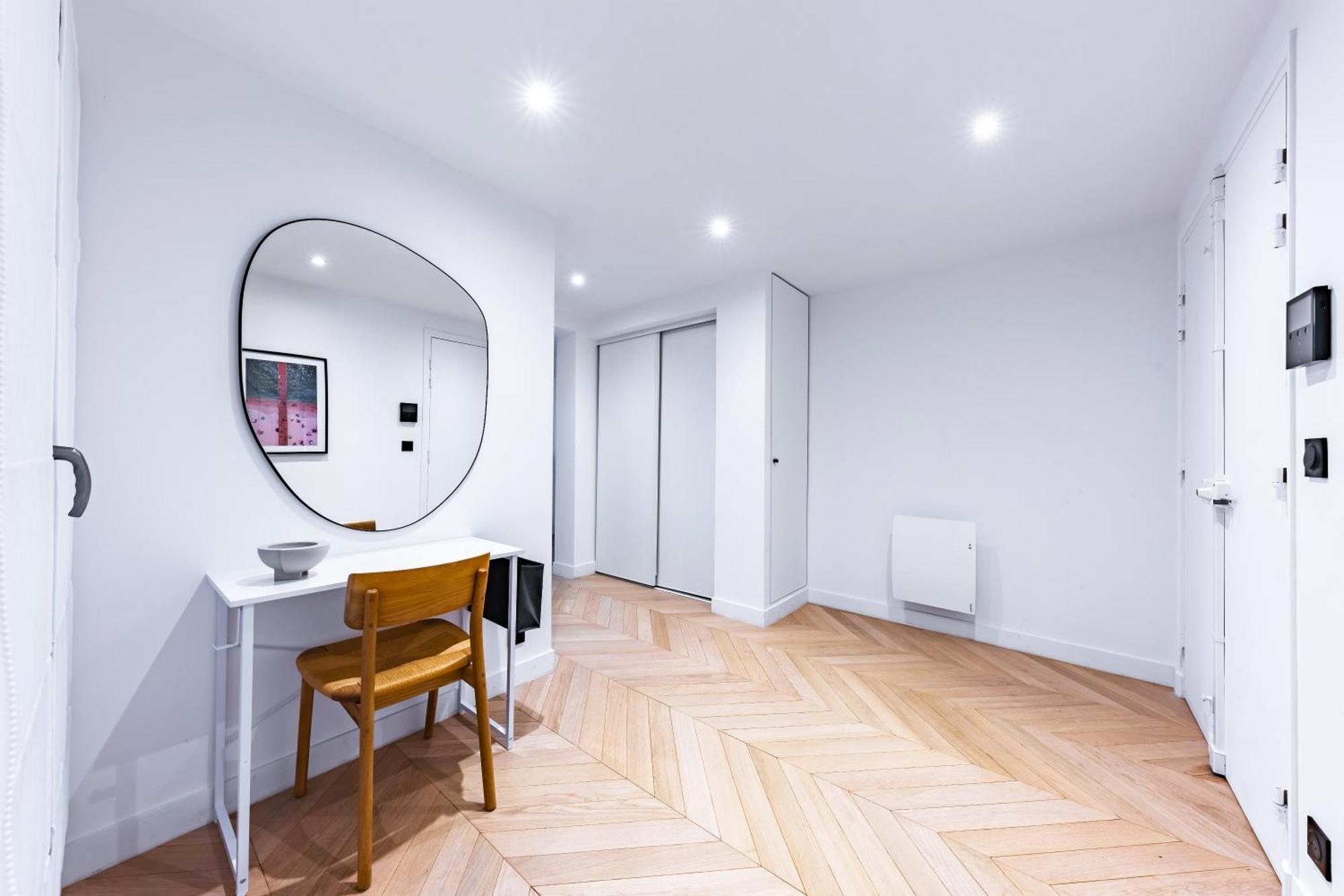 Brand New 3 Bedrooms Facing Madeleine/st Honore * Parijs