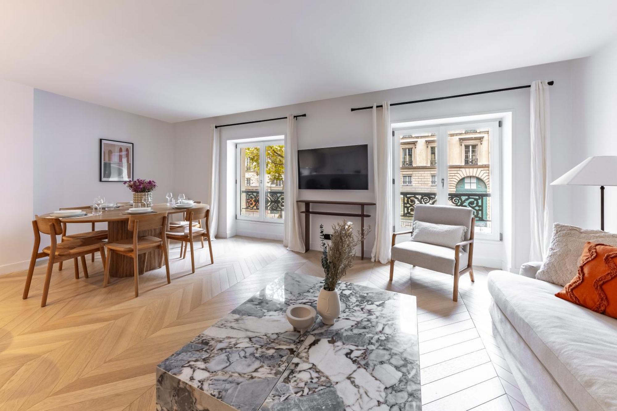 Brand New 3 Bedrooms Facing Madeleine/st Honore Parijs