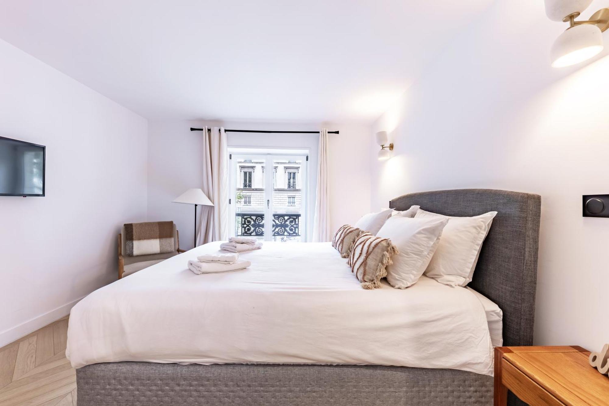 Appartement Brand New 3 Bedrooms Facing Madeleine/st Honore Paris