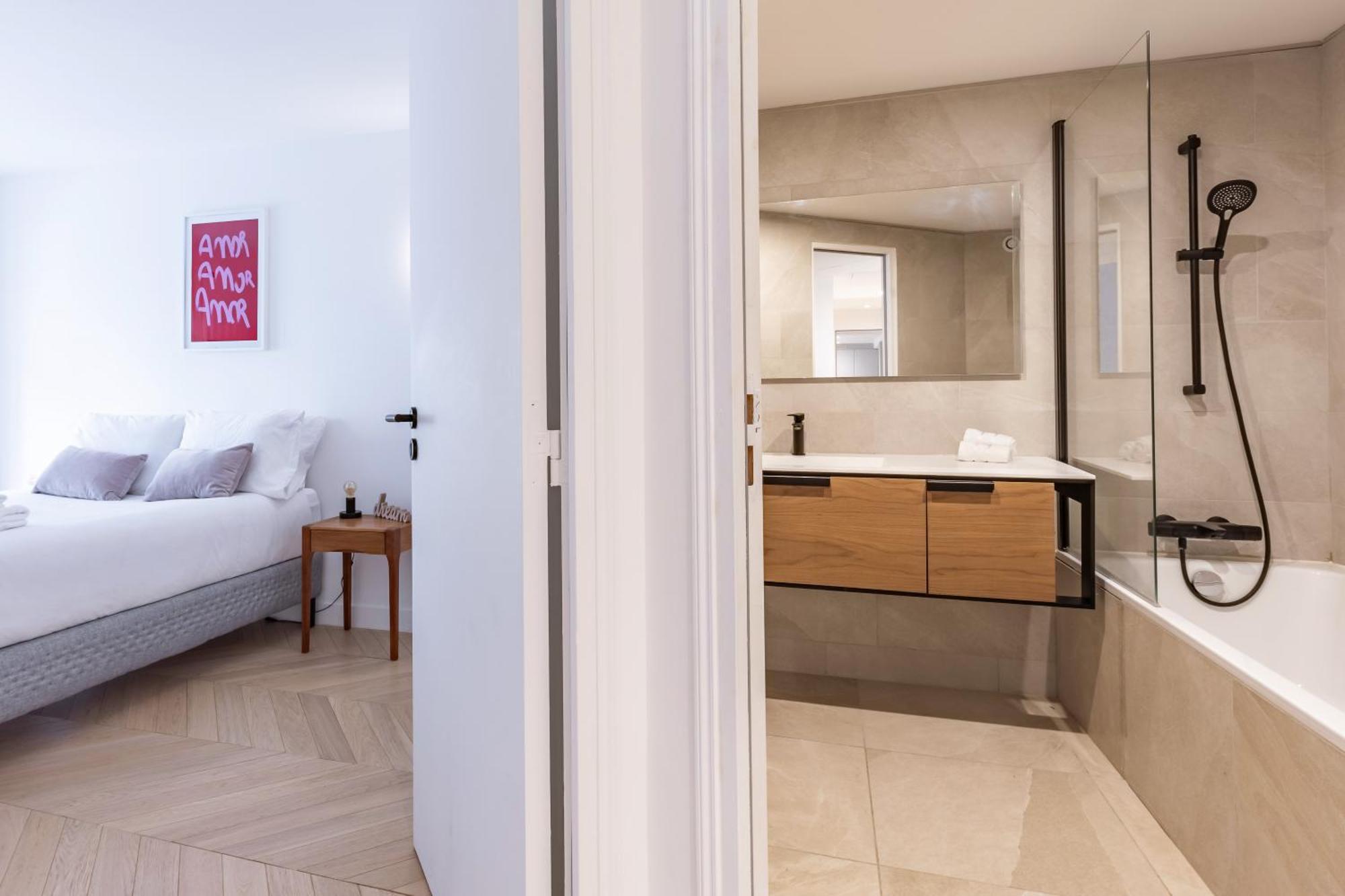 Appartement Brand New 3 Bedrooms Facing Madeleine/st Honore Paris